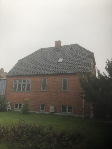 Montering af 2 nye kviste på tag for bedre udnyttelse og udvidelse af 1 sal